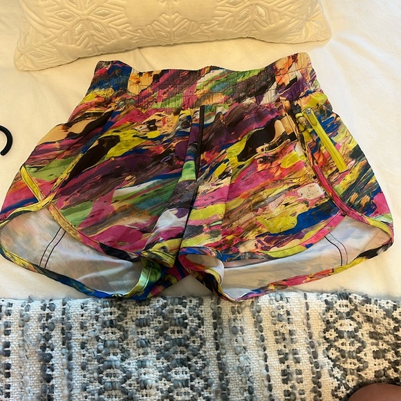 Lululemon 4” tracker shorts - Picture 1 of 3